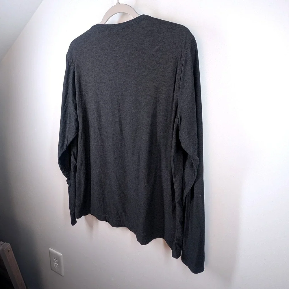 Vuori Tuvalu Stretch T-Shirt Mens‎ Large Charcoal Heather Long Sleeve Crew Neck